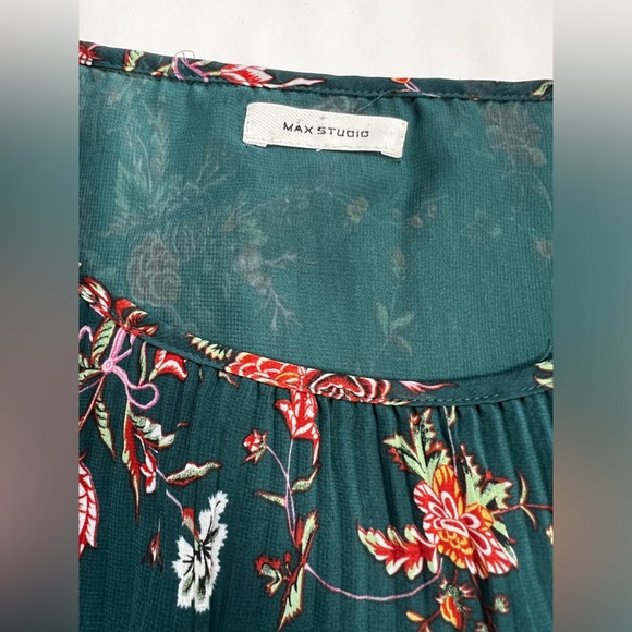 MAX STUIO Hunter green floral sheer sleeve blouse size M. - Picture 9 of 13